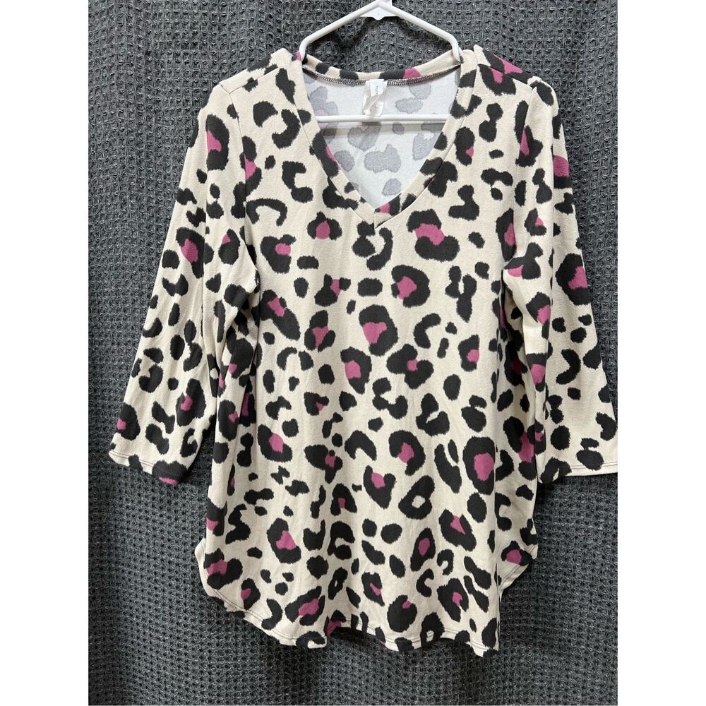 Honeyme Cheetah Leopard V-neck Top - Picture 1 of 6